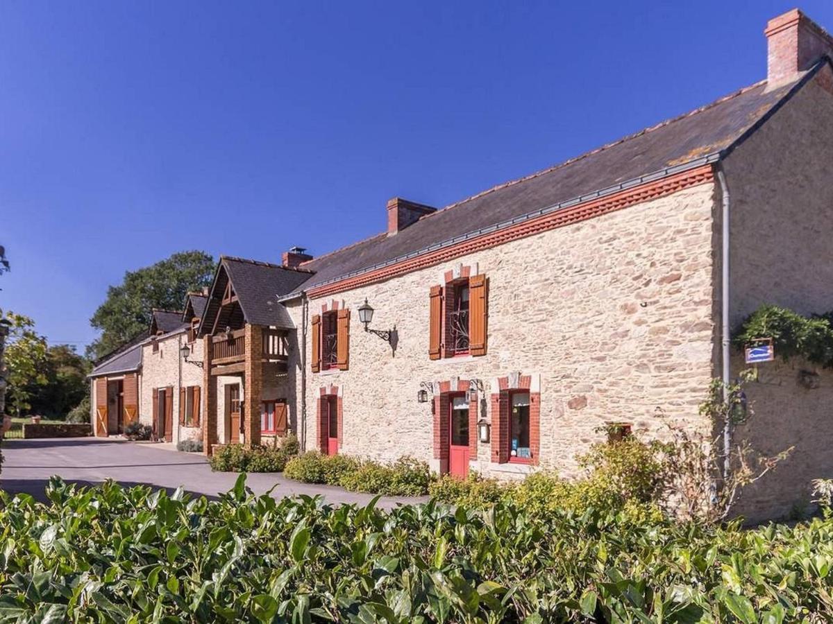 Chambre Rustique Avec Lit King-Size, Cheminee, Petit-Dejeuner Et Equipements Pour Enfants A Bouvron - Fr-1-306-1249 Bed & Breakfast Eksteriør bilde